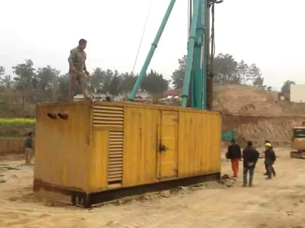阿巴嘎如何判断水冷式机油散热器密封件是否需要更换？